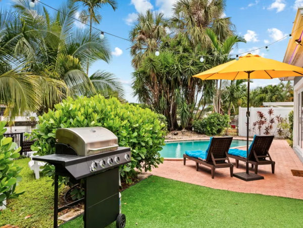 Luxurious Fort Lauderdale River Access with Heated Pool & Kayaks